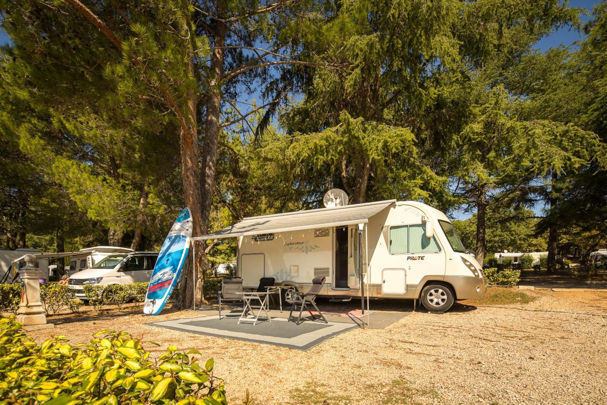 Maistra Camping Valkanela Pitches Funtana Bagian luar foto