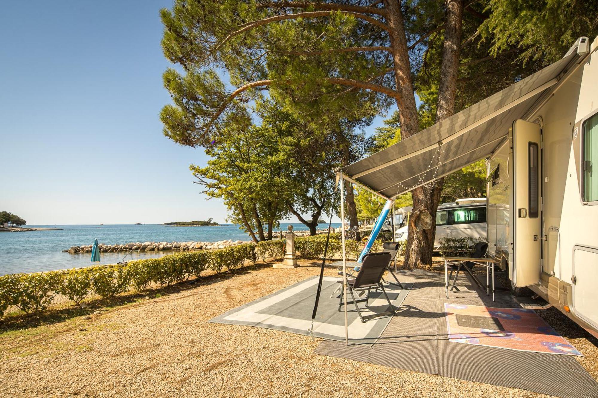 Maistra Camping Valkanela Pitches Funtana Bagian luar foto