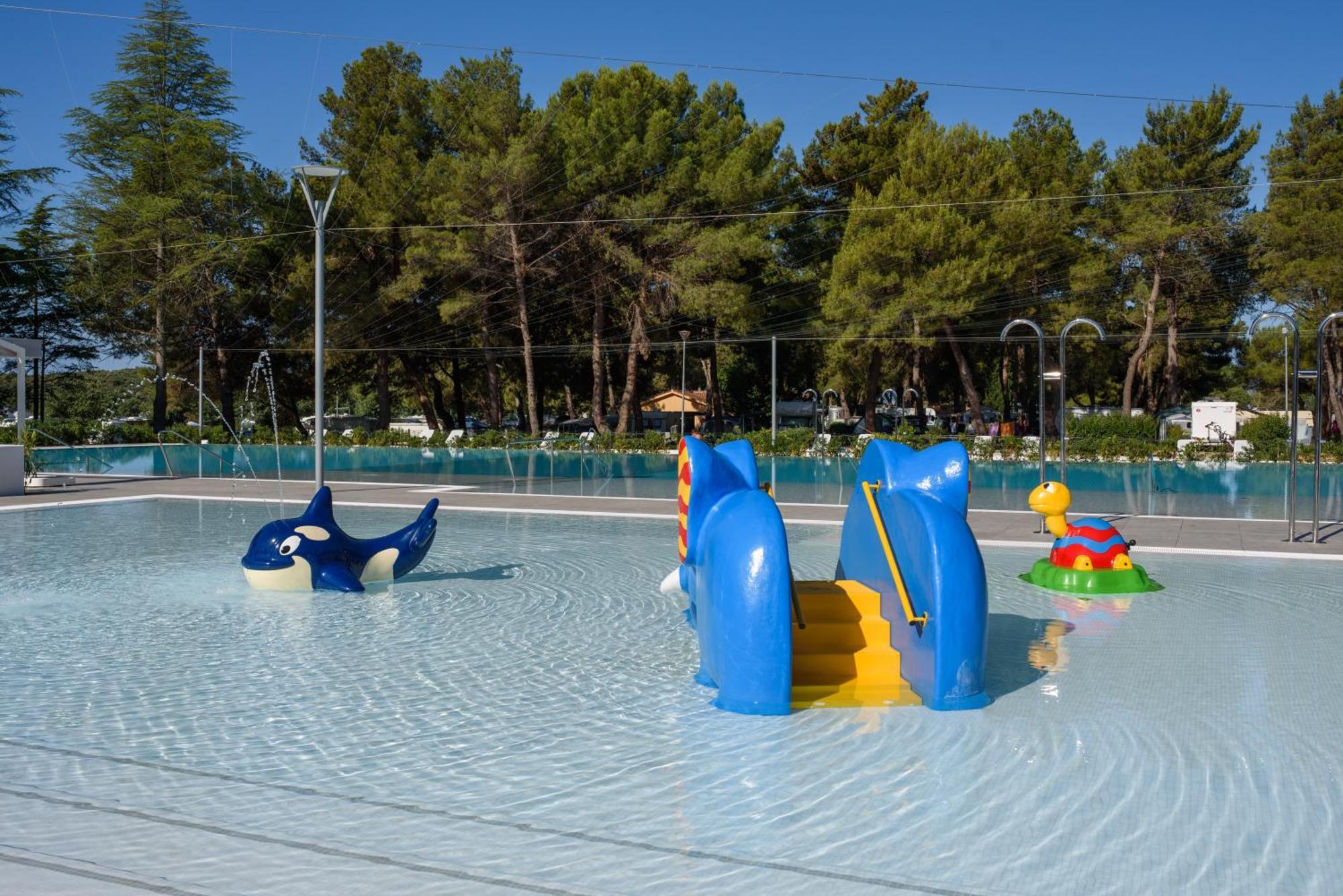 Maistra Camping Valkanela Pitches Funtana Bagian luar foto