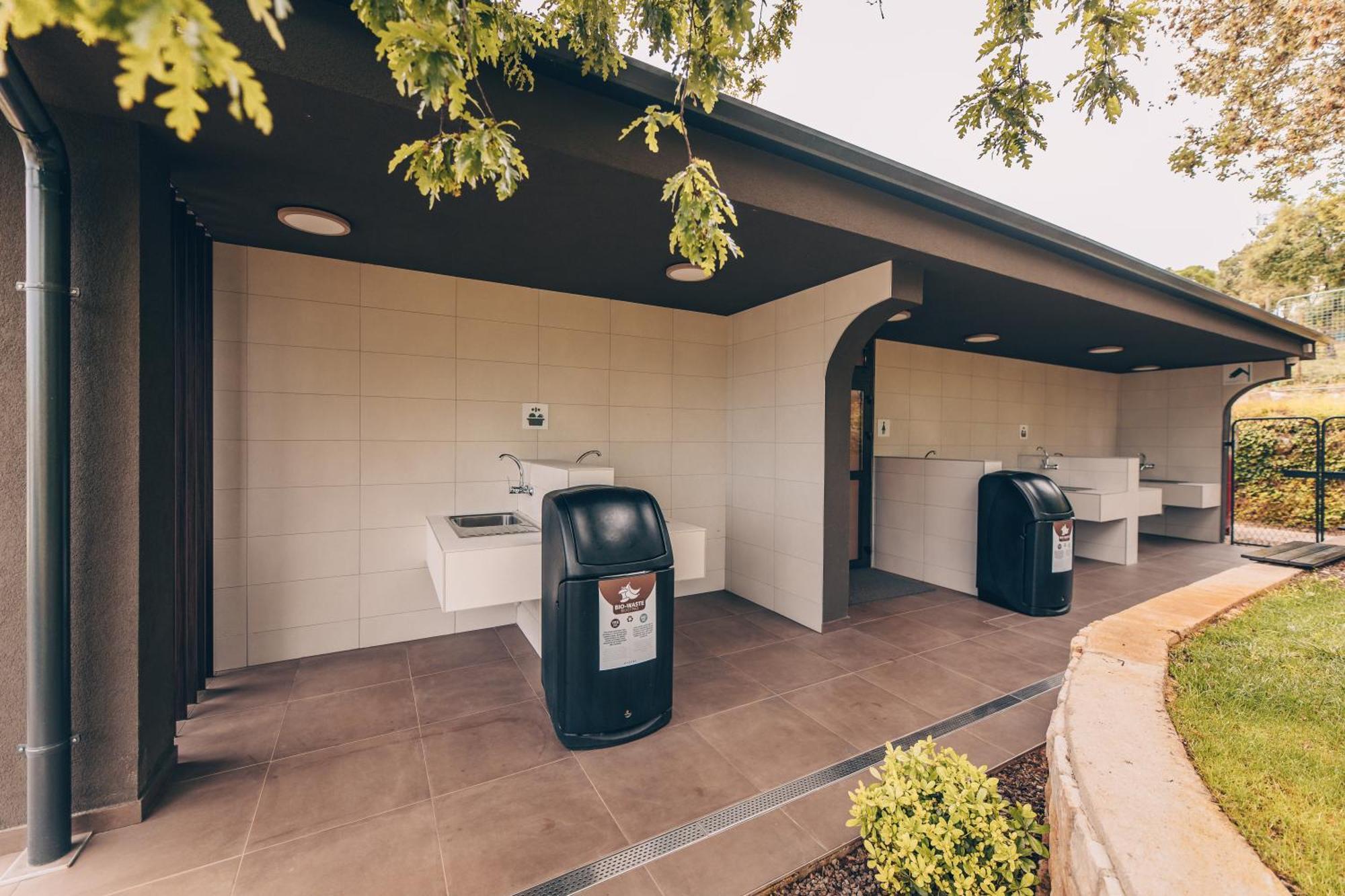Maistra Camping Valkanela Pitches Funtana Bagian luar foto