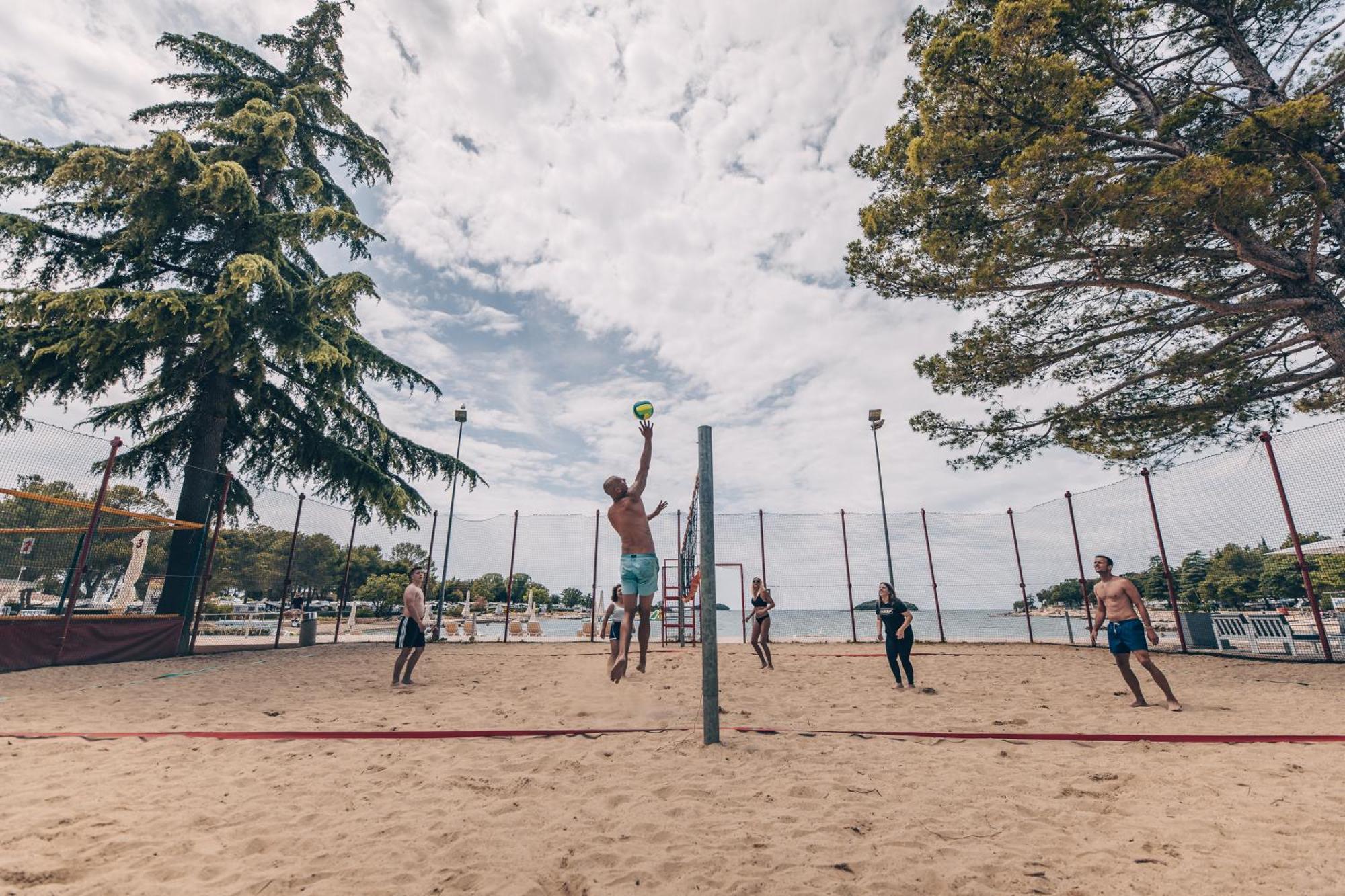 Maistra Camping Valkanela Pitches Funtana Bagian luar foto