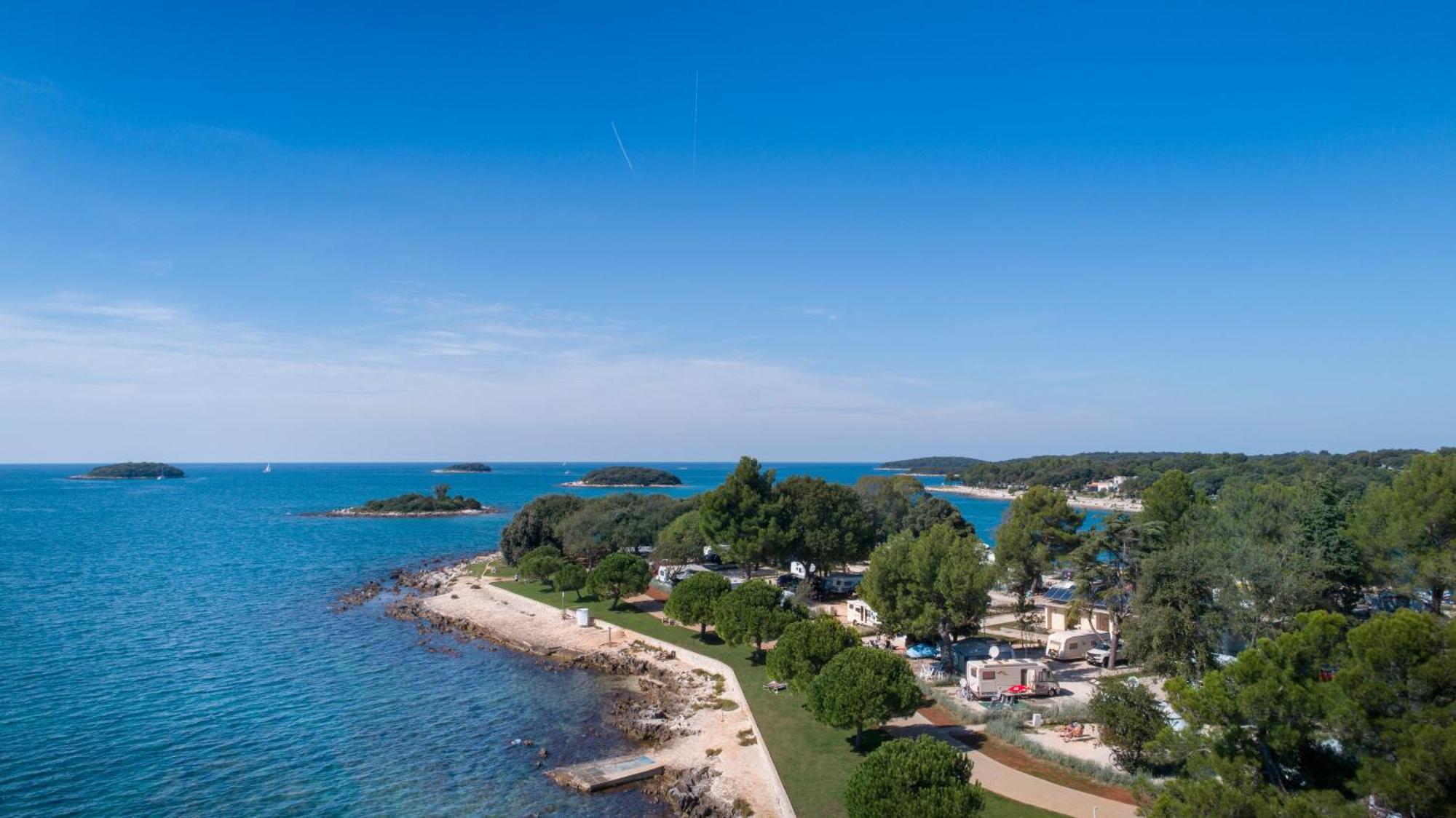 Maistra Camping Valkanela Pitches Funtana Bagian luar foto