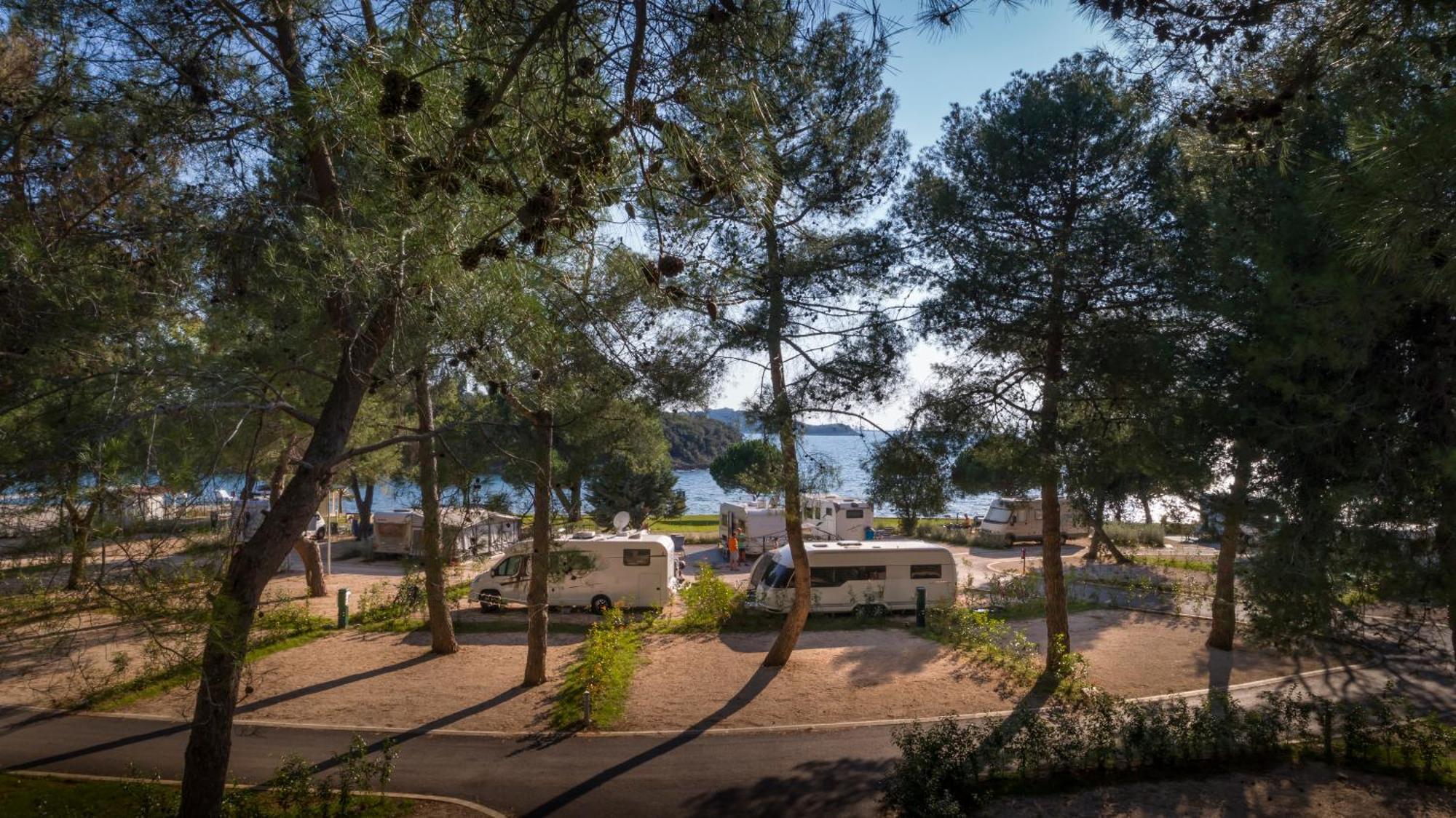 Maistra Camping Valkanela Pitches Funtana Bagian luar foto