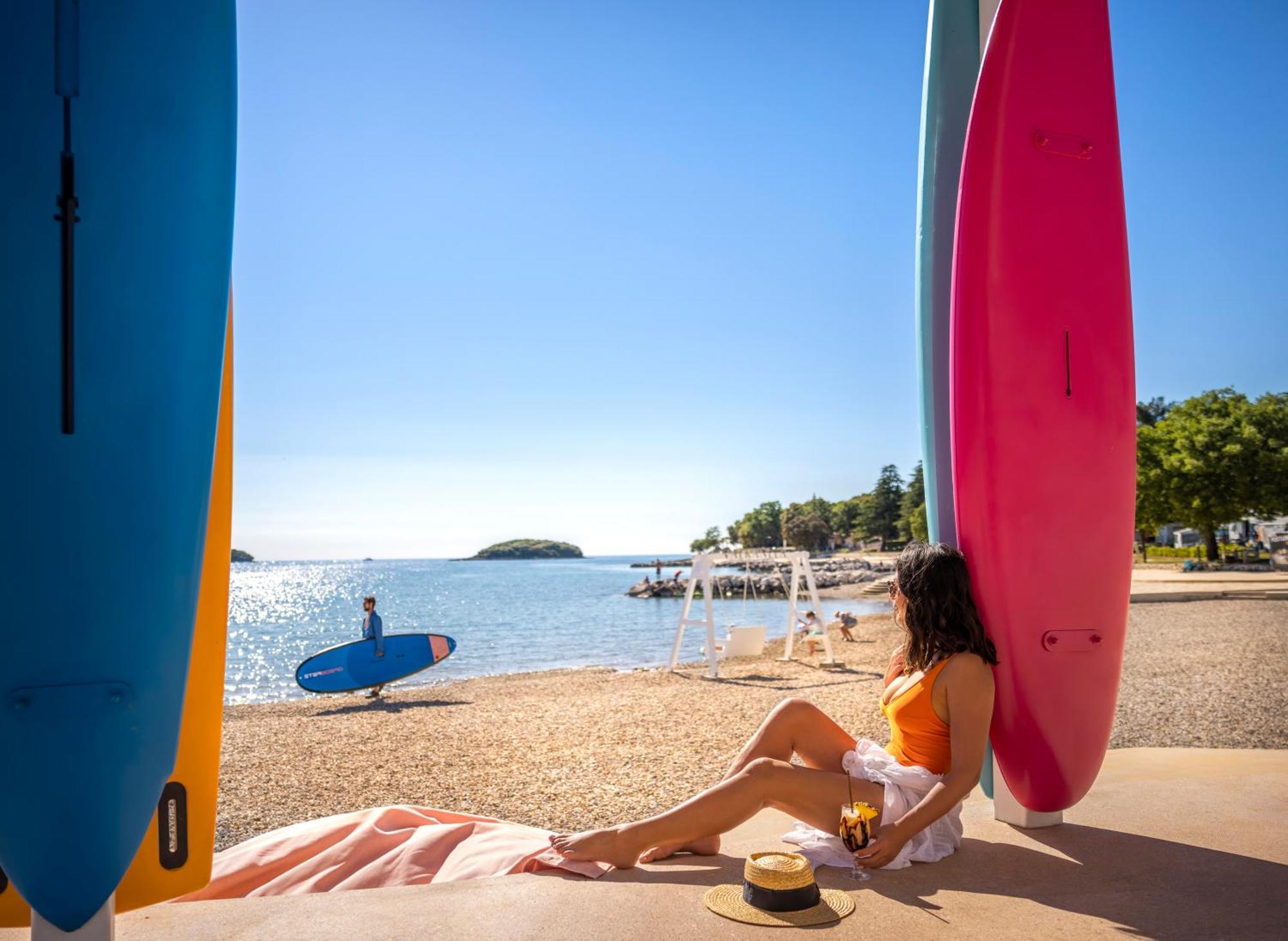 Maistra Camping Valkanela Pitches Funtana Bagian luar foto